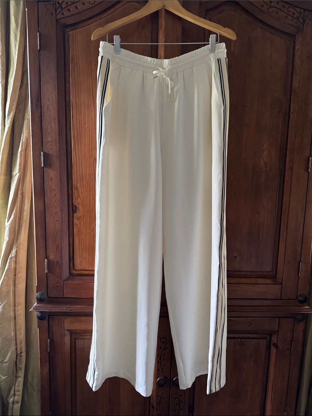 NWT BISHOP & YOUNG ANTHROPOLOGIE WHITE PULL ON TRACK PANTS. SIZE XL.